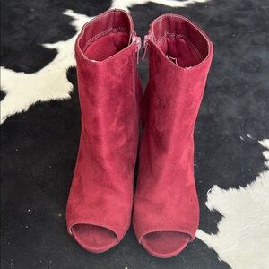 Windsor NWOB Peep-Toe Suede Ankle Burgundy Boots